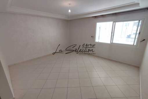 Bel appartement vide de 3 chambres à Louer